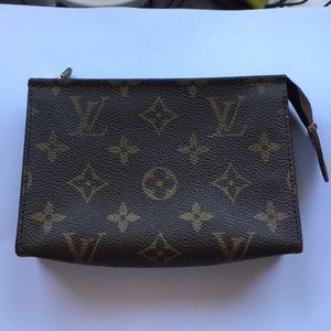 Authentic Vintage Louis Vuitton Pouch !